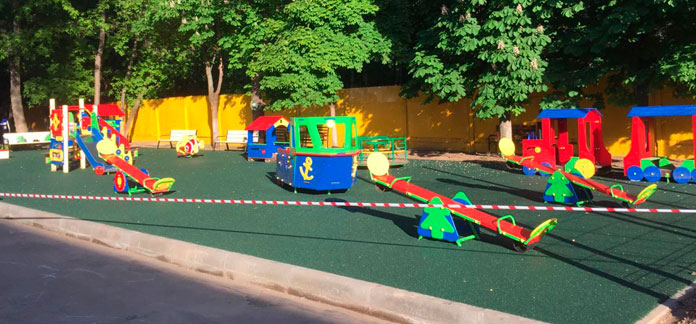 Новое безопасное покрытие на Кленовом бульваре