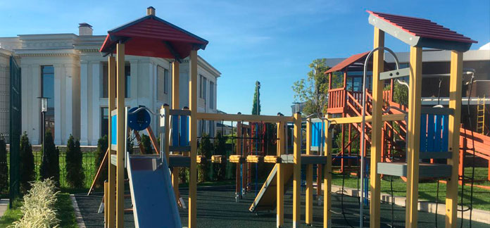 Детская площадка на частной территории